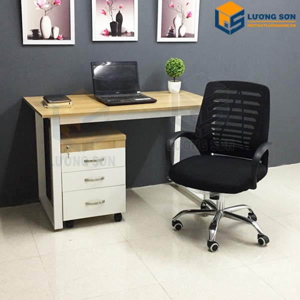 Bàn làm việc chân sắt – BCSU01 thường kết hợp với các loại ghế văn phòng như ghế xoay